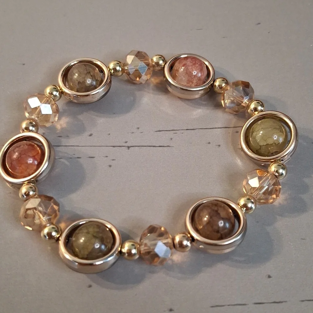 Elegant Gold & Green Beaded Bracelet Set - Picture 5 of 6
